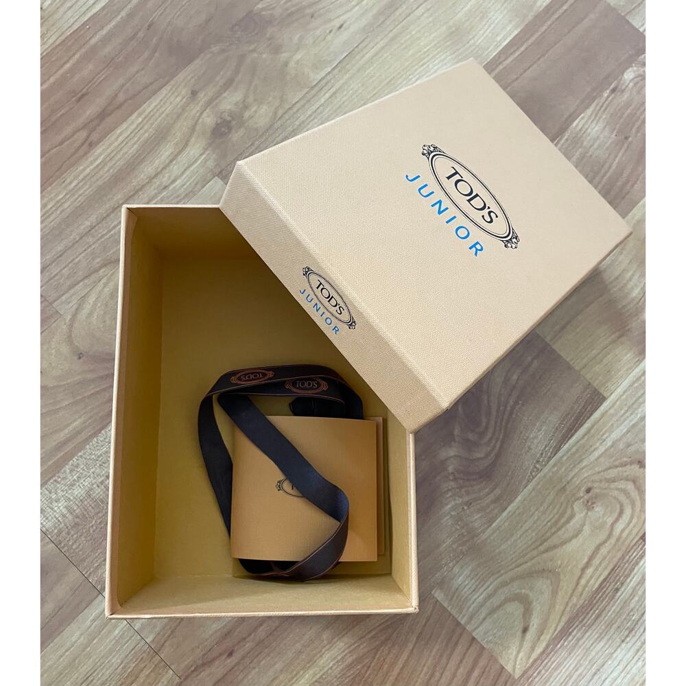 Tod's junior‎ empty shoe box